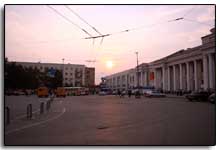 coucher de soleil devant la gare d'Iekaterinburg