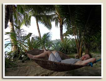 Olivier sur un hamac à Port Barton