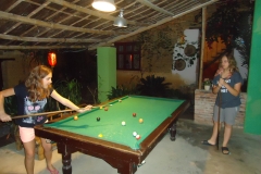 les filles découvrent le billard