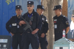 Police partout dans le Xinjiang