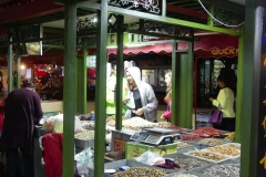 Marché nocturne pour manger