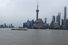 le port ferry de Shanghai est à côté du bund