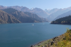 le lac céleste de la montagne du ciel (Xinjiang)