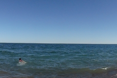 la plage n'est pas bondée