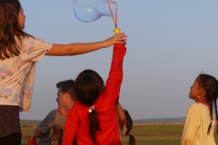 Audrey et le jeu de bulles géant acheté en Russie