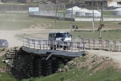 les ponts en Mongolie sont parfois étonnants... quand encore il y a des ponts !