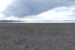 Un lac salé à côté de la piste