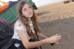 Chloé prépare les légumes